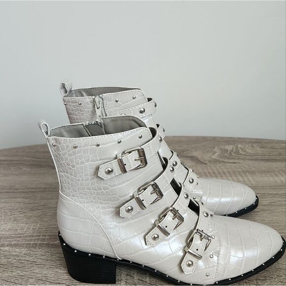 NEW WOMEN'S FERGALICIUS BOOTS GRAY COLOR WITH ZIPPER BUTTONS SIZE 7,5. - Picture 1 of 4